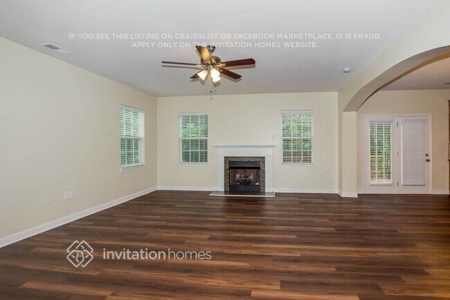 Building Photo - 1420 Bottle Brush Ln
