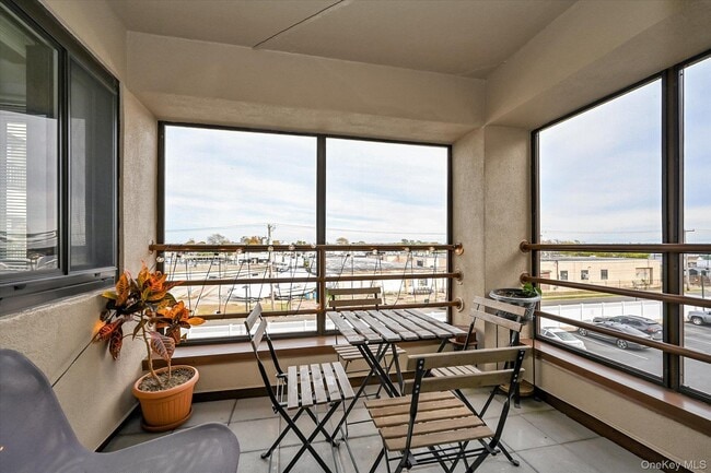 Building Photo - 725 Miller Ave