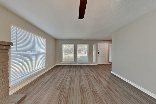 Building Photo - 7402 Grackle Dr