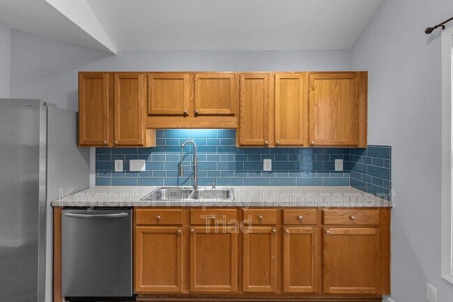 Building Photo - 540 Lake Way