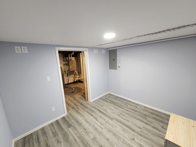 Building Photo - 4 Bedroom in East Moline  MUST SEE!!!