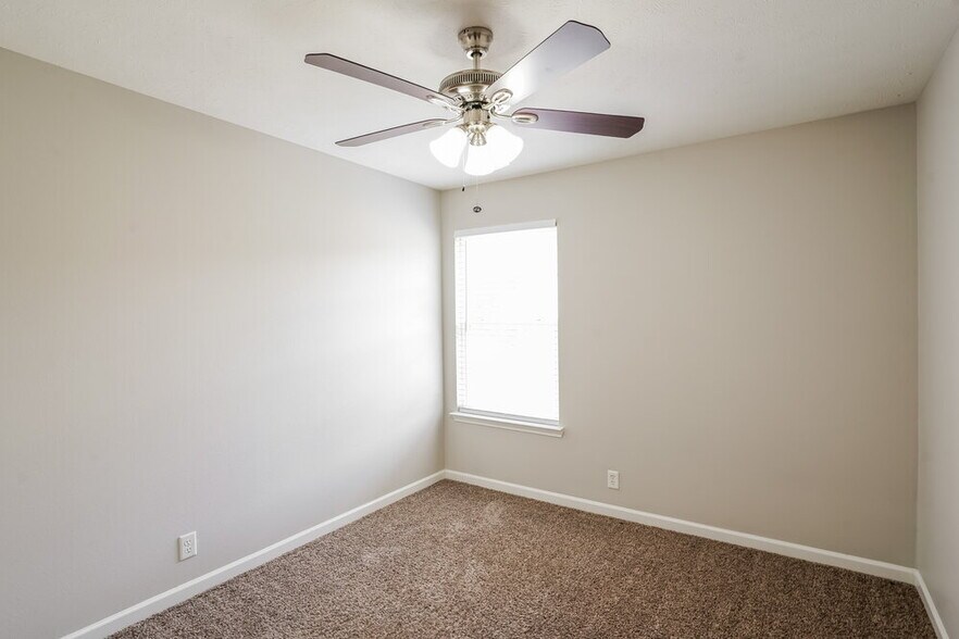 Building Photo - 7140 S Hampton Blvd