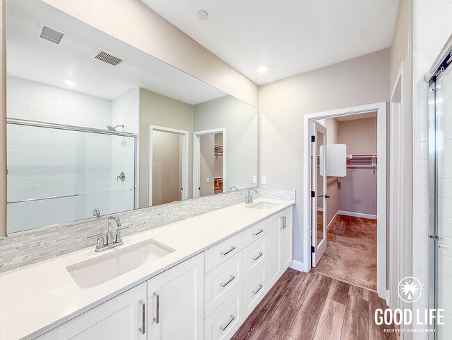 Building Photo - 2BD/2BA home in Mira Mesa with Private Balcony, Pool & 2-Car Garage