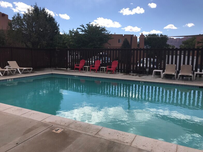 Building Photo - 3306 Fairway Loop