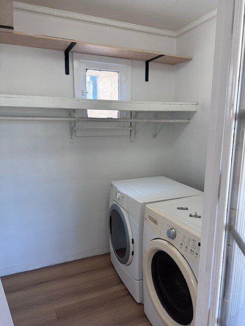 washer/dryer (gas) upstairs off bedroom - 6107 Saturn St