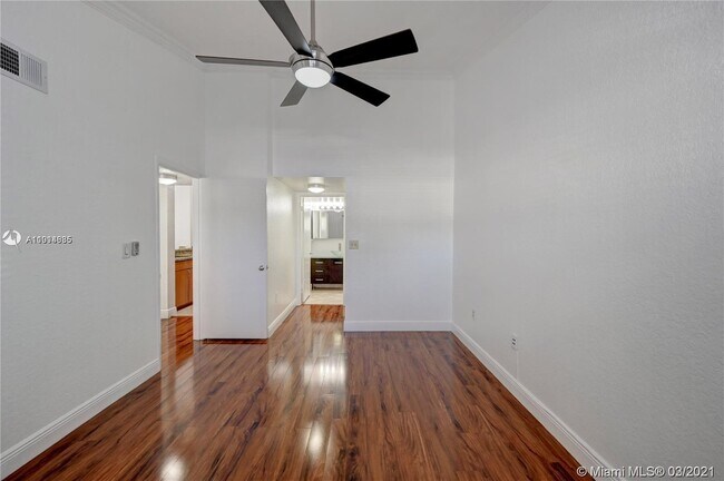 Building Photo - 2850 N Oakland Forest Dr