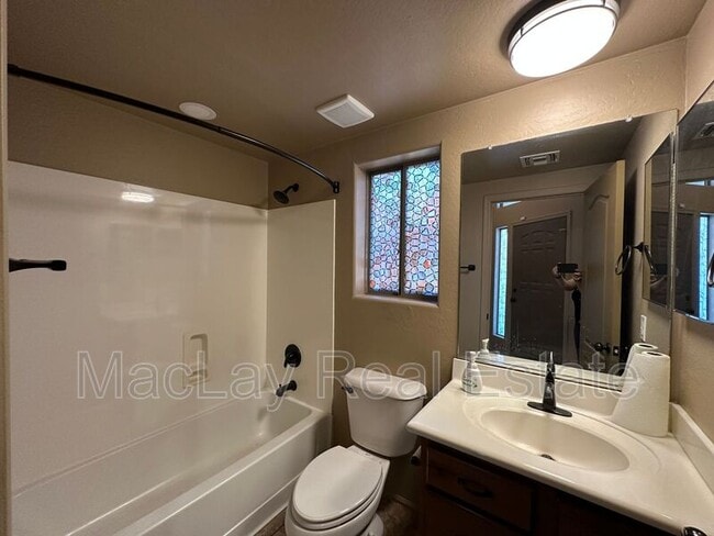 Building Photo - 1383 E Kingman Pl