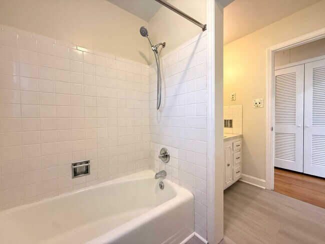 Building Photo - 2841 Deerwood Dr