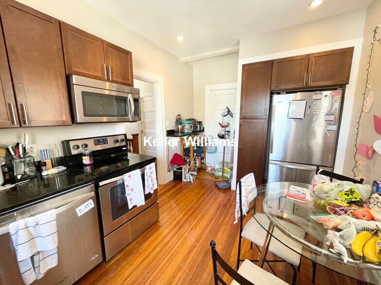 Building Photo - 76 Parker Hill Ave