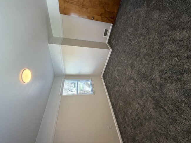 Building Photo - 721 Robins Ave