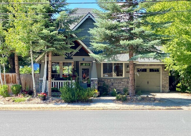 Primary Photo - *Coming Soon* Charming Old Bend Rental | 3...