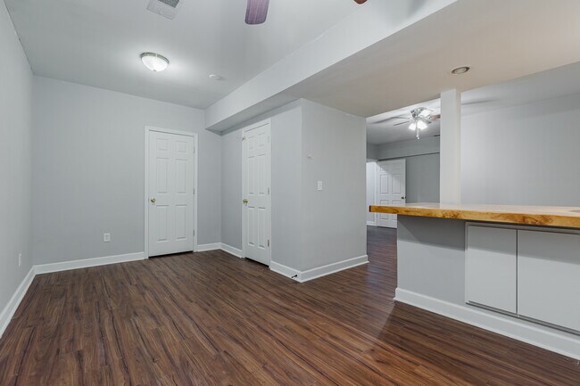 Building Photo - 404 Michigan Ave