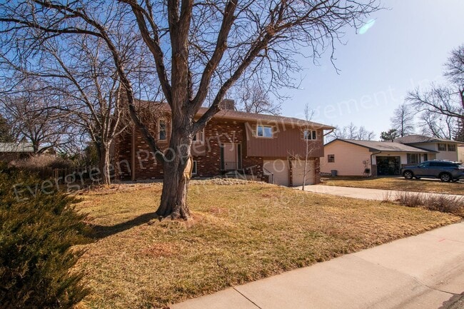 Building Photo - 2206 Wakefield Dr