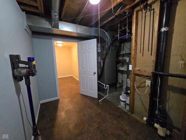 Building Photo - 7620 Snowflake Dr