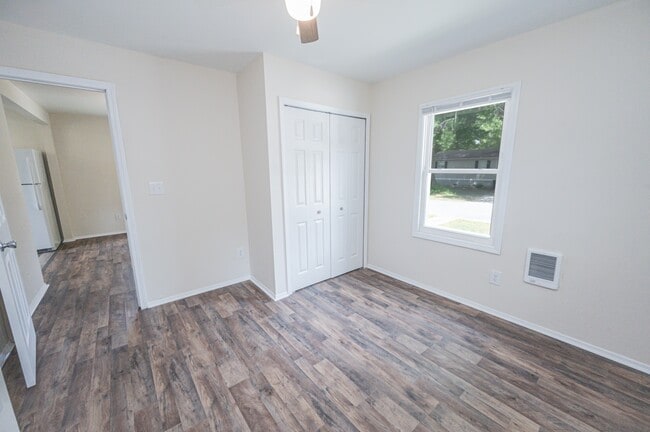 Building Photo - 1205 Kinston St