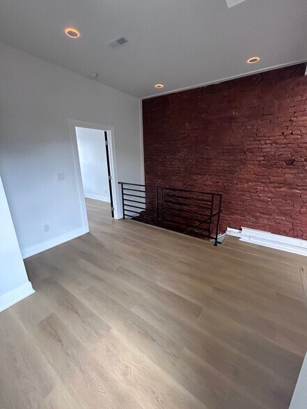 Building Photo - 2209 N 10th St