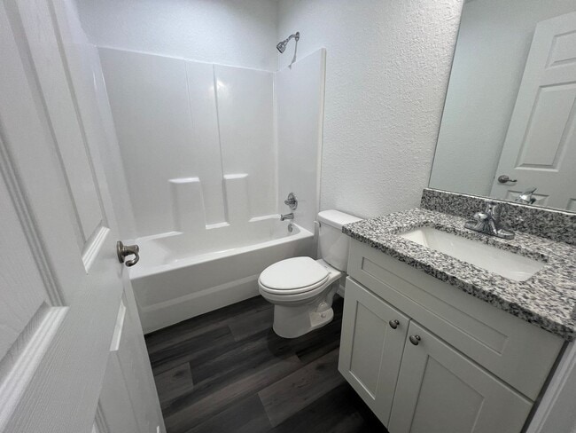 Building Photo - Beautifl Bedroom / 2 Bath Home in Ocklawaha!