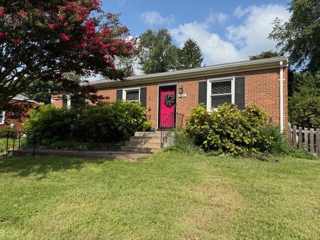 Primary Photo - 2233 Banbury St