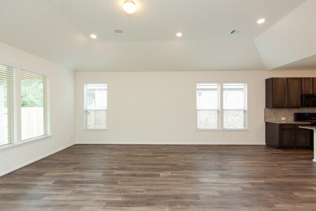 Building Photo - 2011 Parnevik Pl