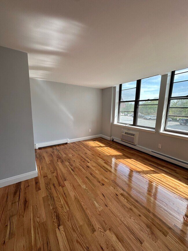 Building Photo - Main Street Commons - Beautifully Renovated Apartments