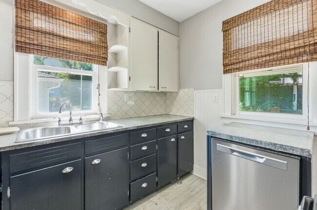 Building Photo - 1608 S 55th St