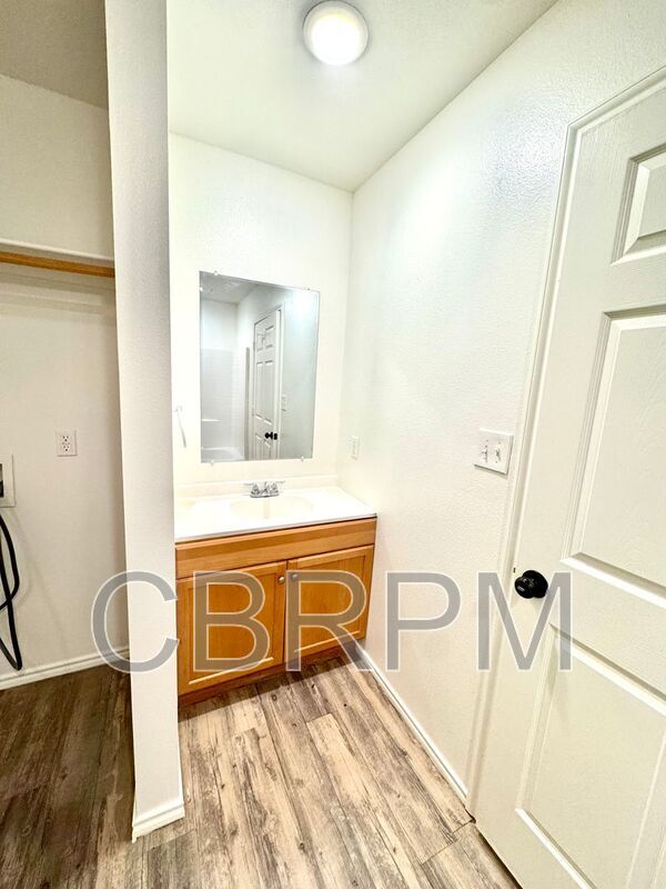 Building Photo - 2117 E Broadway