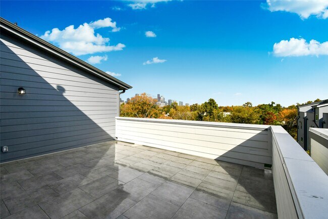 Building Photo - 3231 Tuam St