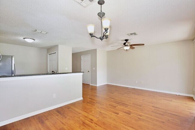 Building Photo - Beautiful 2/2.5 Townhome in the Gated Community of Waterford Villas - East Orlando is Available Now!