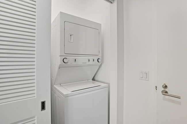 Building Photo - 610 W Randolph St