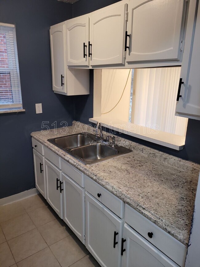 Building Photo - 6211 Graceland Ave