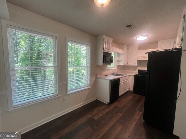 Building Photo - 265 Pine Valley Dr
