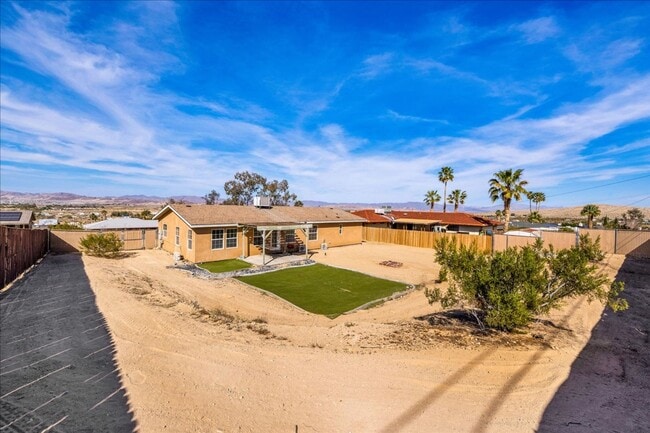 Building Photo - 29 Palms home in great neighborhood!