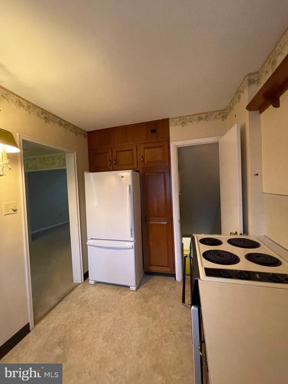 Building Photo - 435 Sycamore Rd