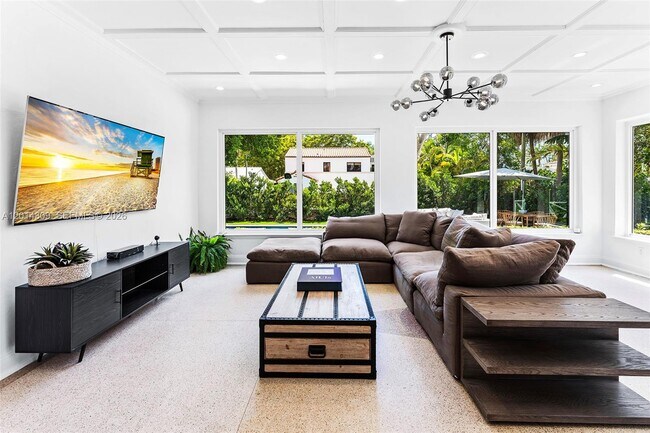 Building Photo - 6145 La Gorce Dr