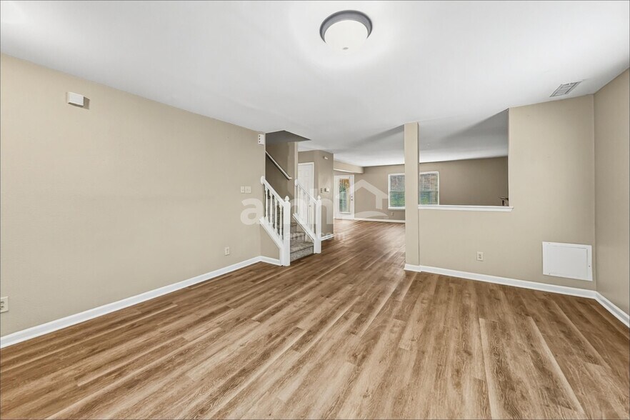 Building Photo - 1909 Southernwood Ln
