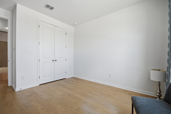 Building Photo - Townhome With Fenced Yard, Neighborhood Pickleball Court, Dog Park, Yard Maintenance Paid