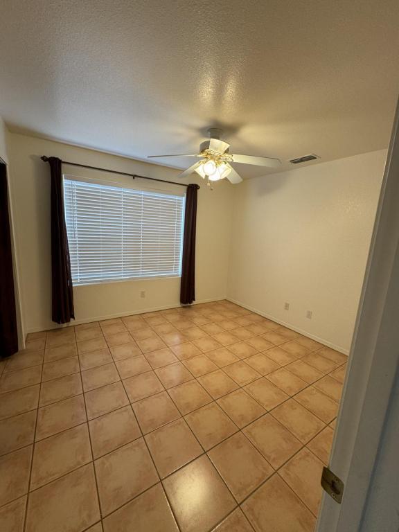 Building Photo - 5005 Camelback Pl