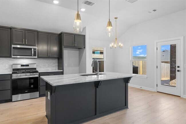 Building Photo - 3400 Piney River Dr