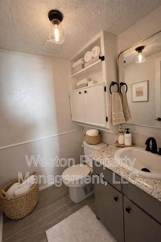 Building Photo - 6032 Northwest Expy