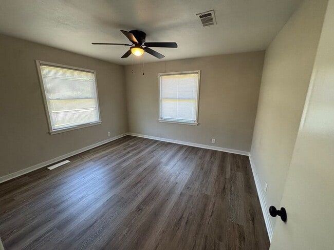 Building Photo - 508 Maple St