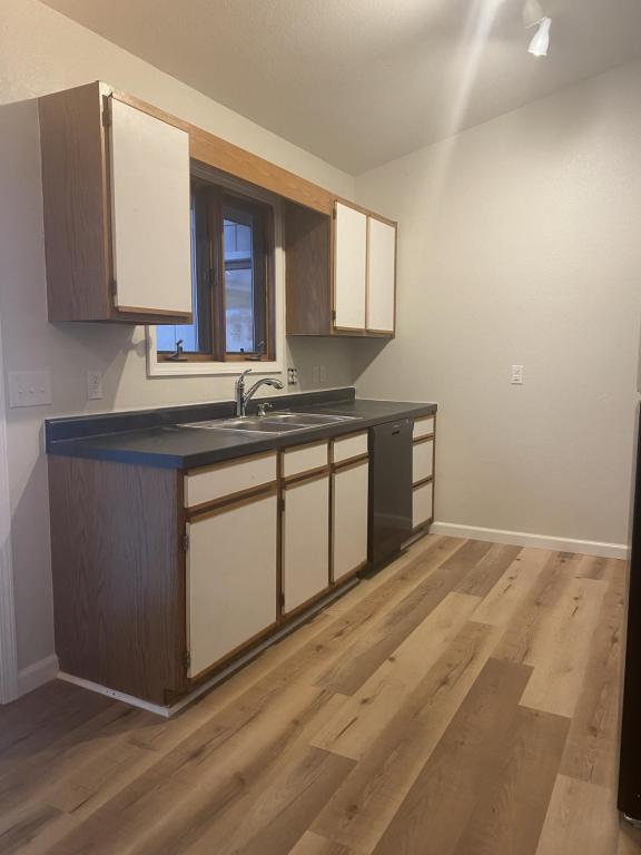 Building Photo - 717 7th St