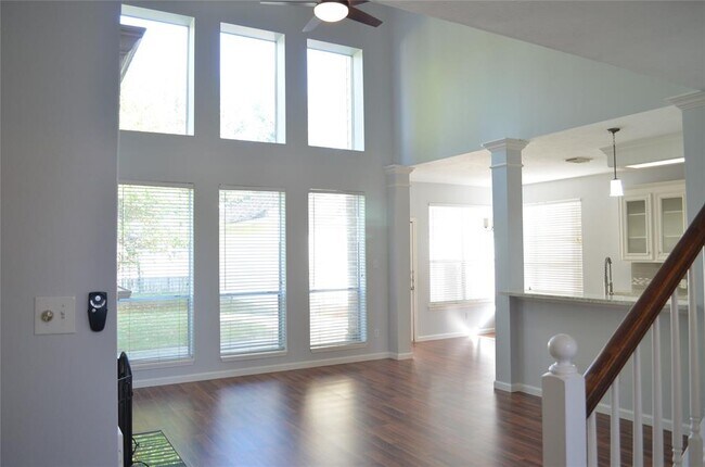 Building Photo - 11406 Lakewood Cove