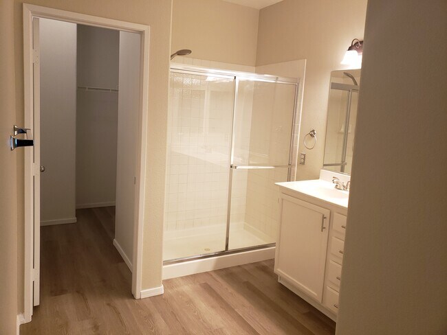 Building Photo - 6005 Linosa Ct