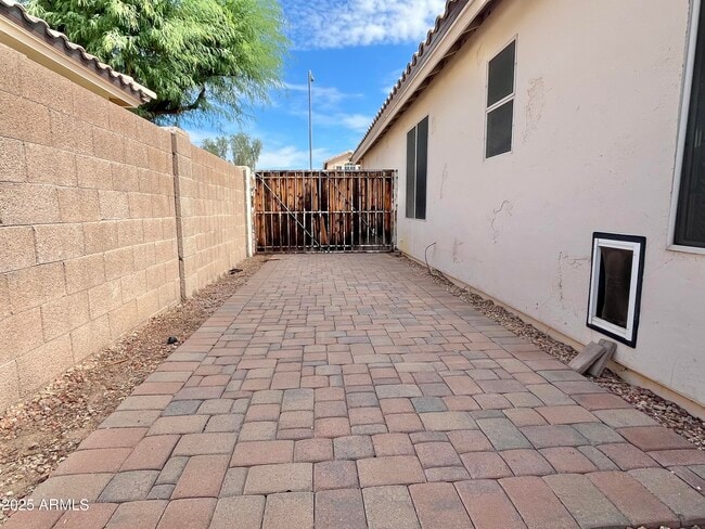 Building Photo - 6909 W Tina Ln