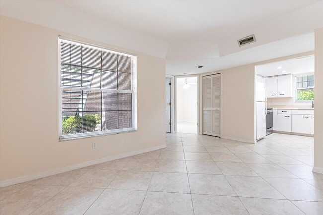 Building Photo - 6670 Ilex Cir
