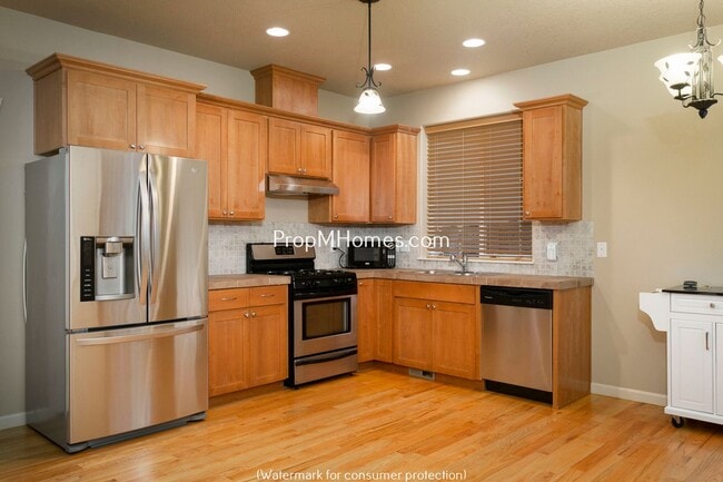 Building Photo - Charming Four Bedroom Home in Aloha on Quiet Cul-De-Sac!