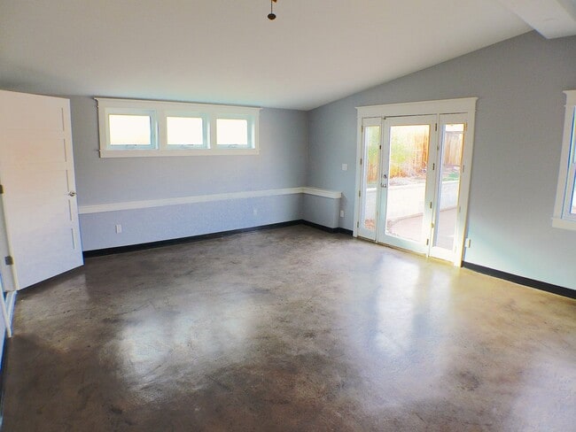 Building Photo - One Bedroom, One and a Half Bath Home in S...