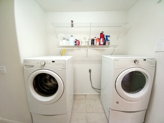 Building Photo - Spacious 3 bedroom, 2 bath with bonus room in Indian Cove