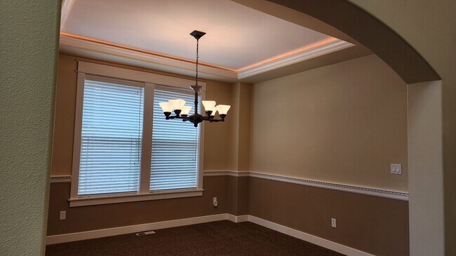 Building Photo - Beautiful Campus Glen 4-Bedroom!