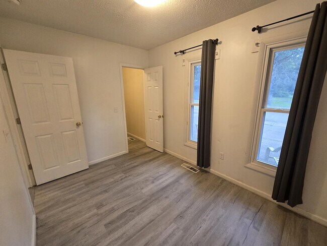 Building Photo - 811 Marvin St